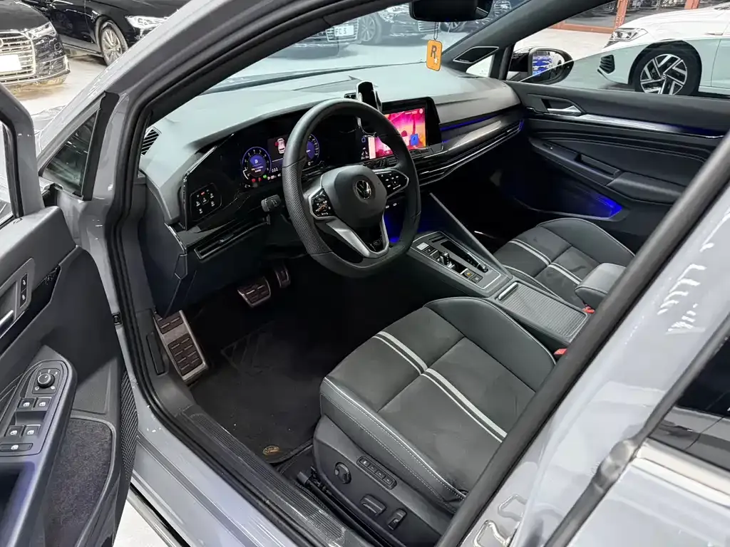 Volkswagen Golf 2023 из CN, фото 4