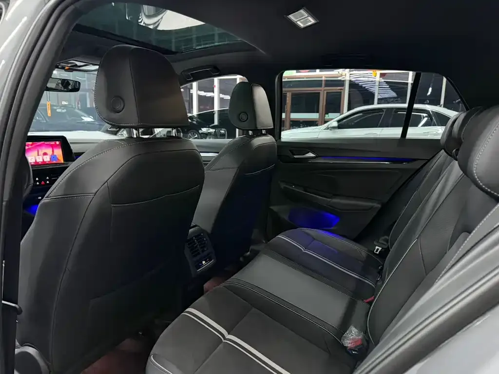 Volkswagen Golf 2023 из CN, фото 6