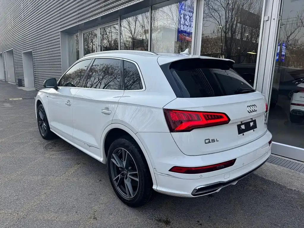 Audi Q5L — фото 4