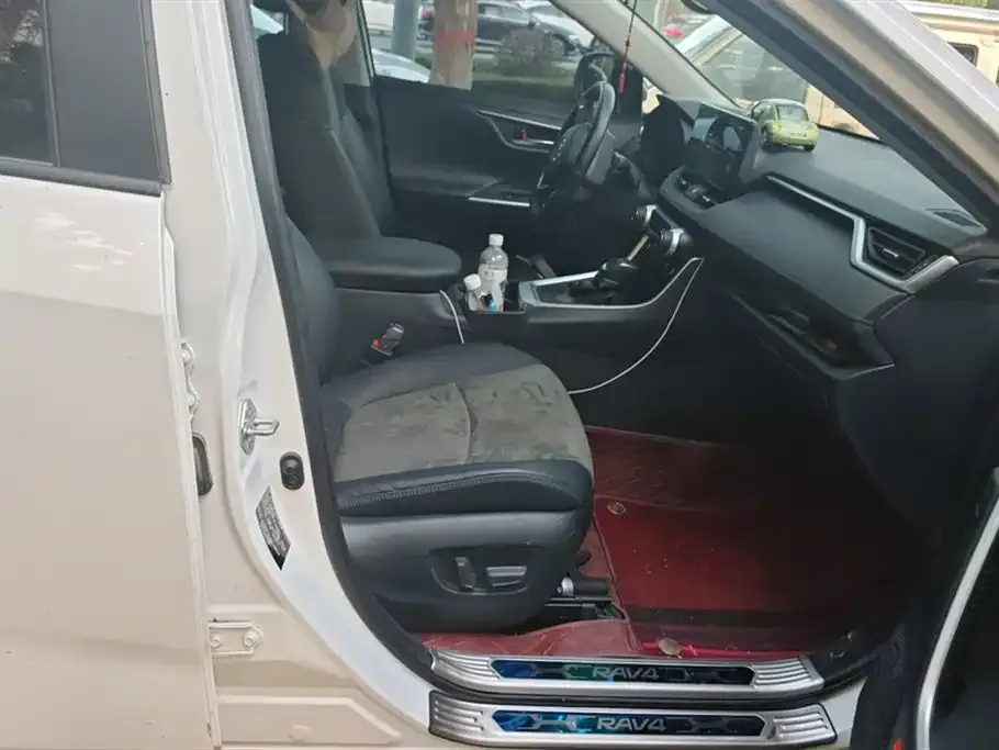 Toyota RAV4 2024 из CN, фото 8