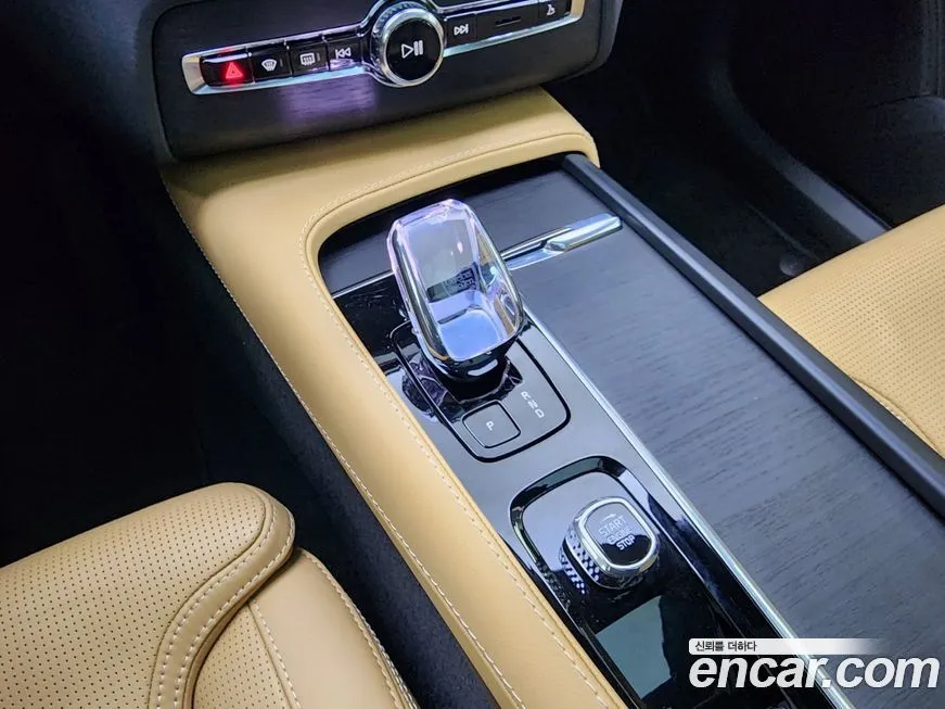 Volvo XC90 2024 из KR, фото 8