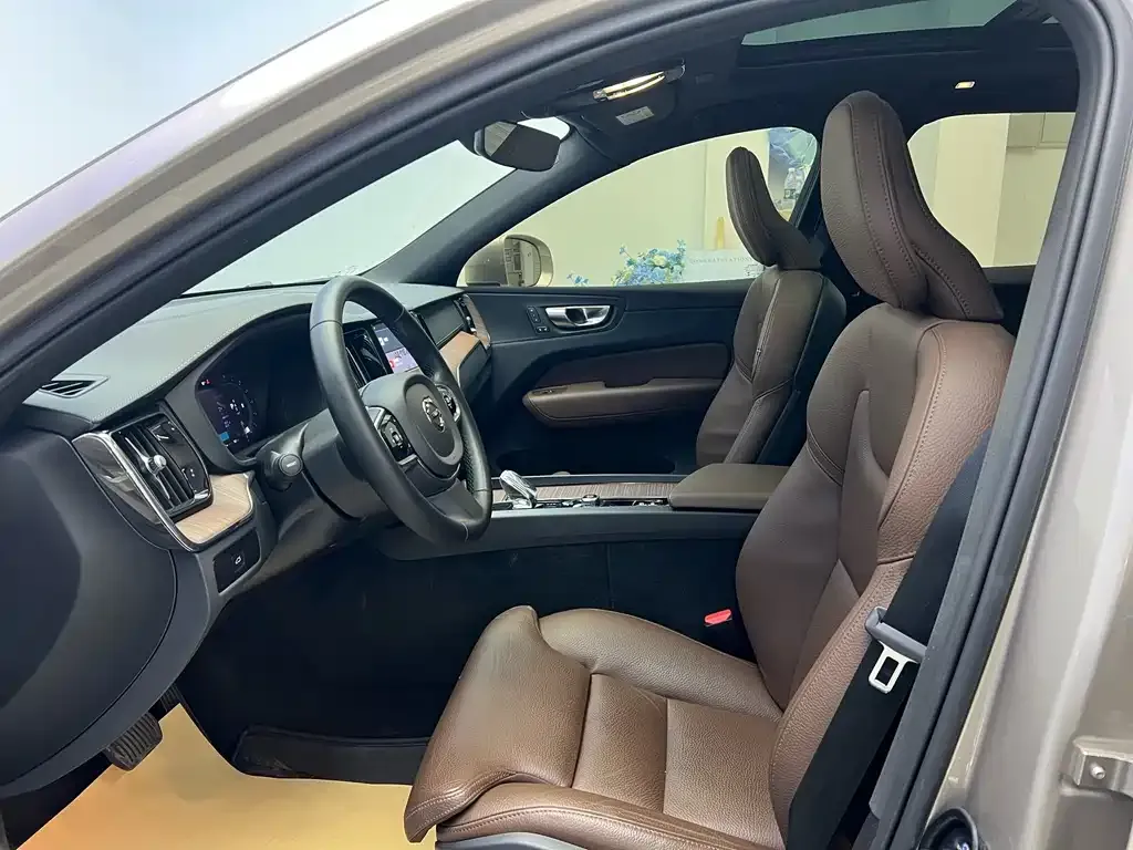 Volvo XC60 2024 из CN, фото 8