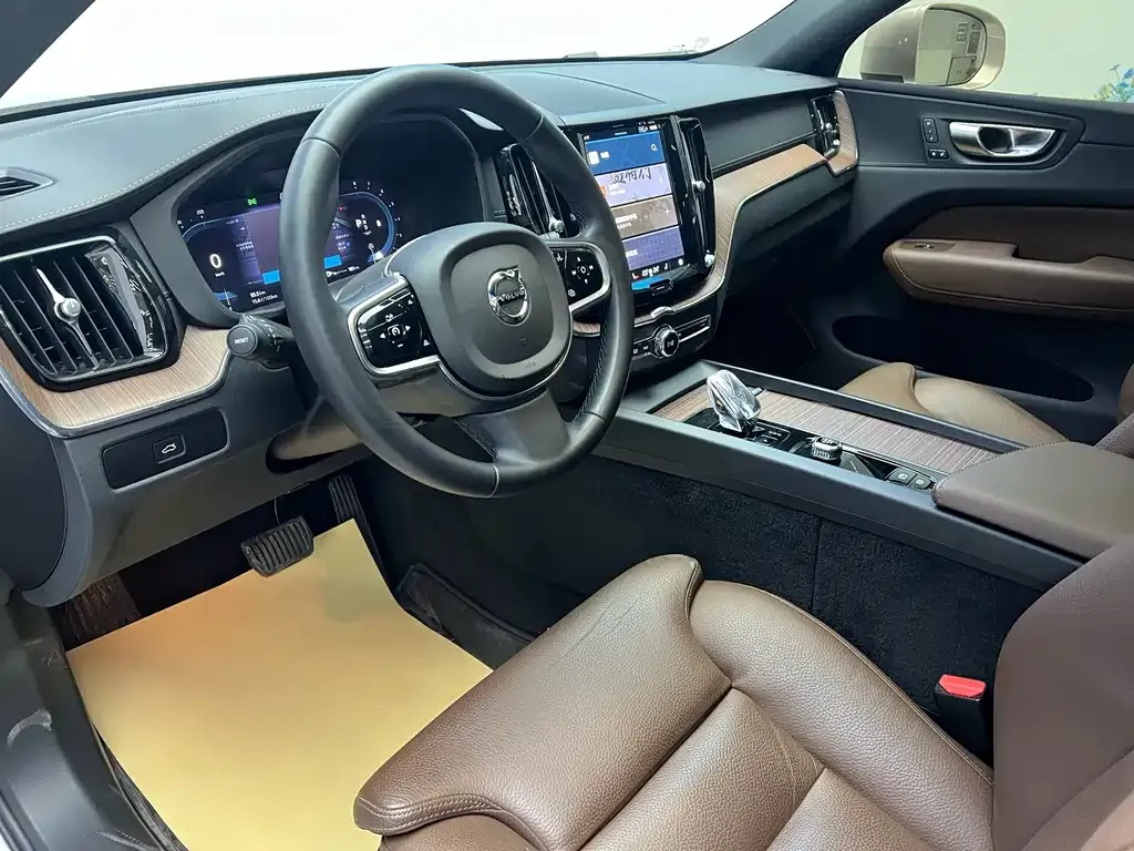 Volvo XC60 2024 из CN, фото 9