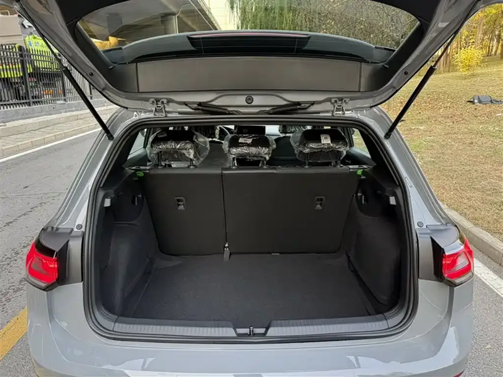 Volkswagen Golf 2025 из CN, фото 10