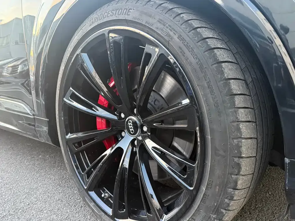 Audi SQ7 2024 из CN, фото 4
