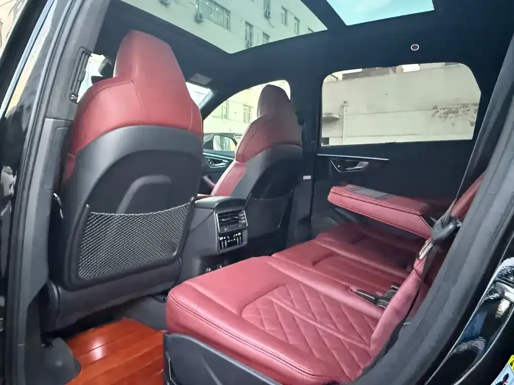Audi SQ7 2024 из CN, фото 7