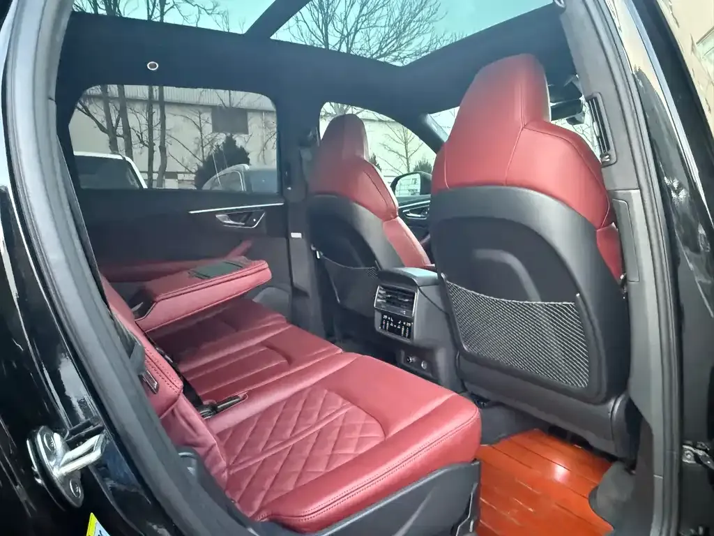 Audi SQ7 2024 из CN, фото 8