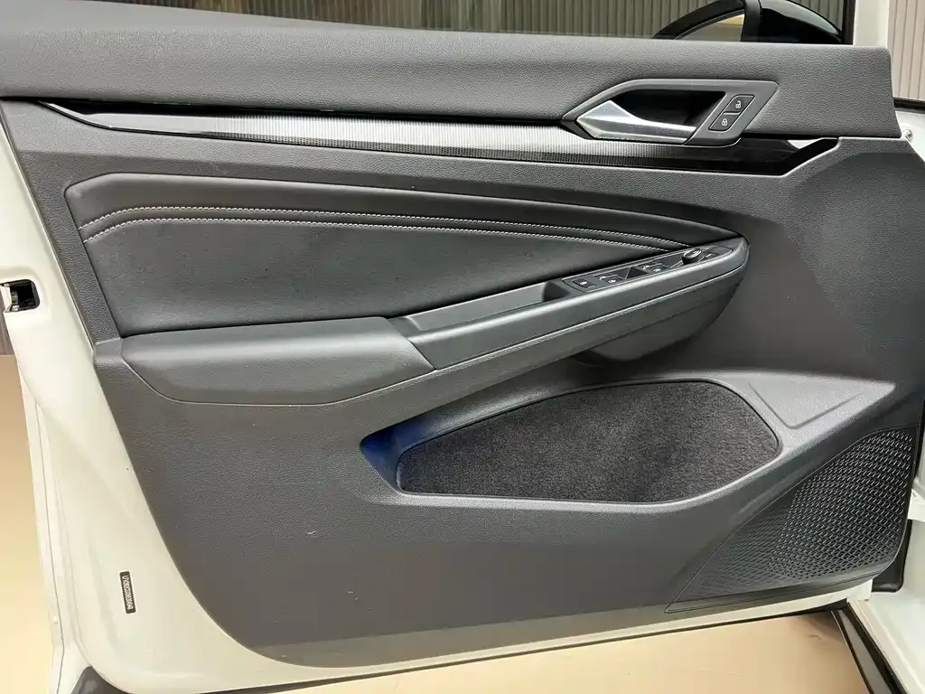 Volkswagen Golf 2022 из CN, фото 8