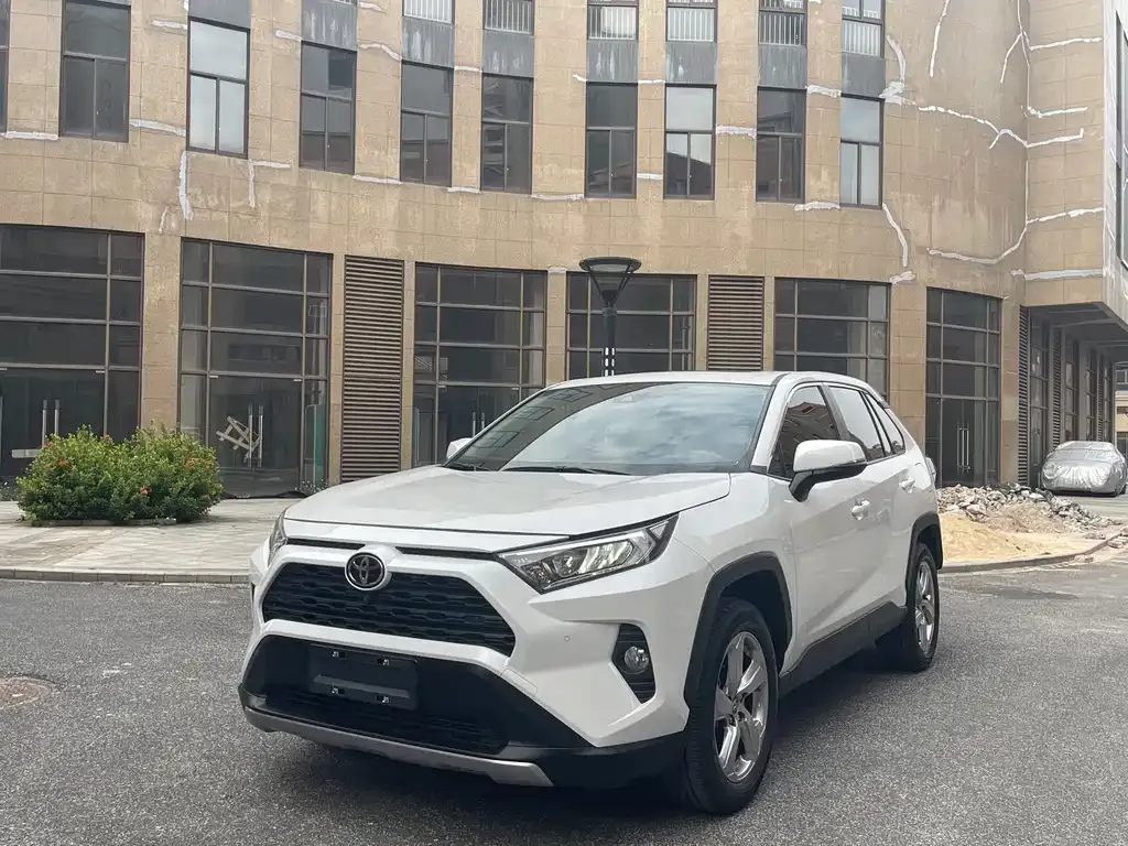 Toyota RAV4 2023 из CN, фото 1