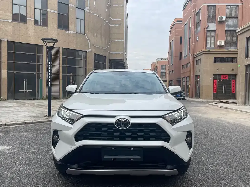 Toyota RAV4 2023 из CN, фото 2
