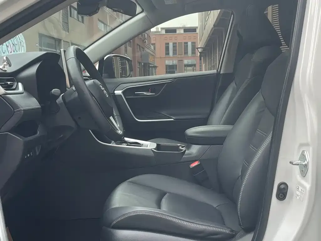 Toyota RAV4 2023 из CN, фото 6