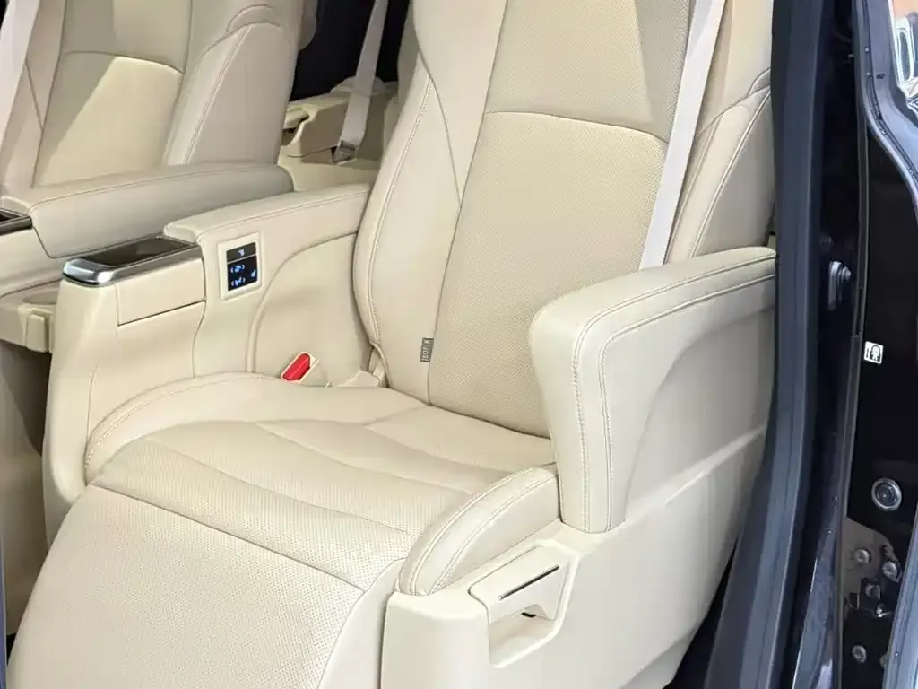 Toyota Alphard 2022 из CN, фото 7