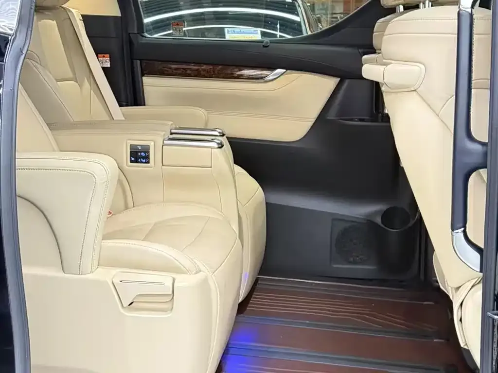 Toyota Alphard 2022 из CN, фото 8