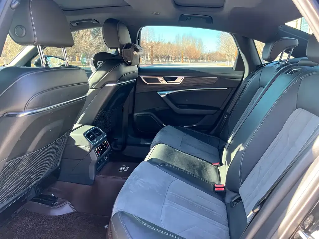 Audi A6L 2023 из CN, фото 6