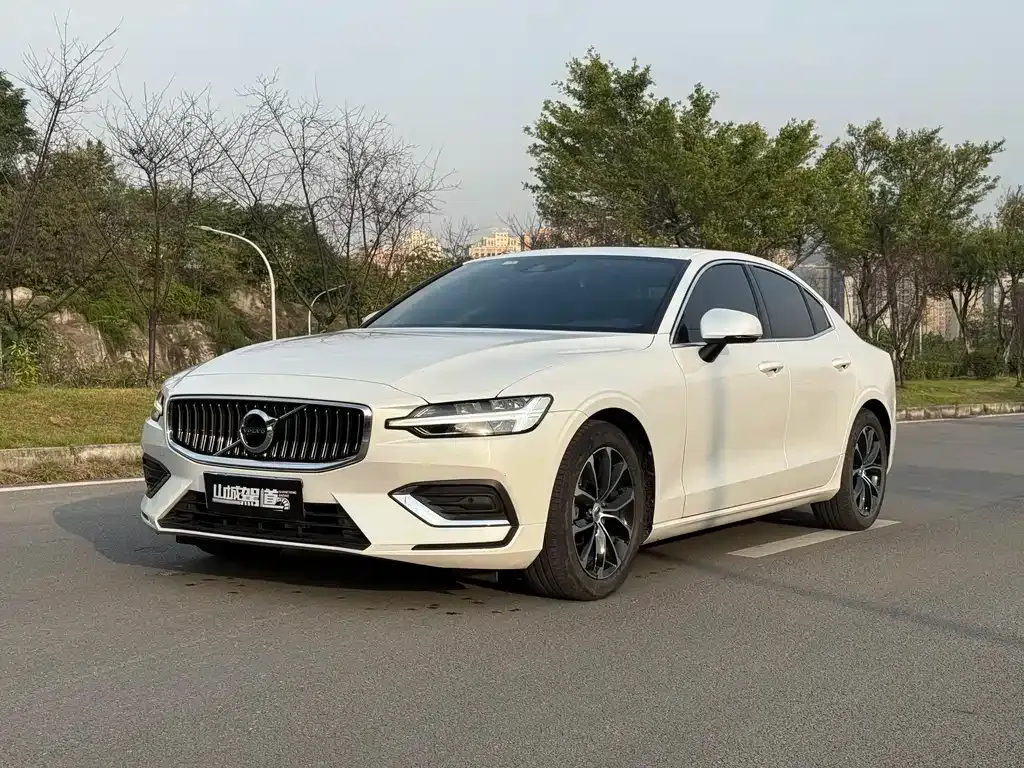 Volvo S60 2022 из CN, фото 1