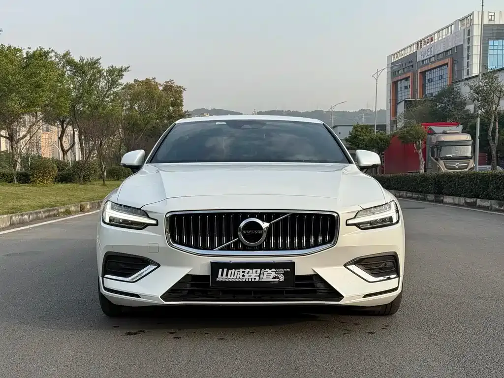 Volvo S60 2022 из CN, фото 2