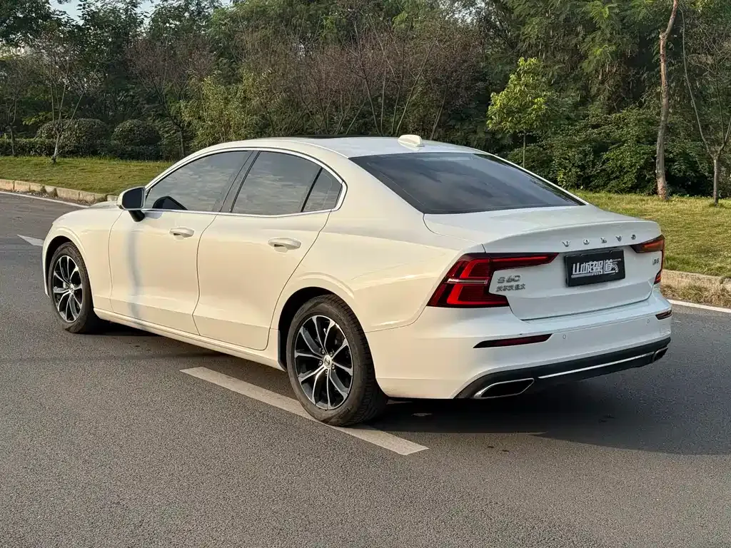 Volvo S60 2022 из CN, фото 4