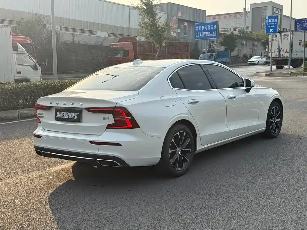 Volvo S60 2022 из CN, фото 5