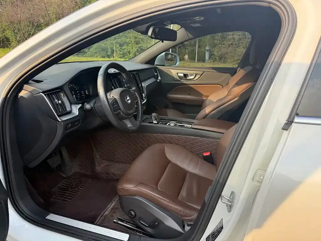 Volvo S60 2022 из CN, фото 7