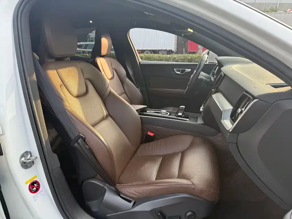 Volvo S60 2022 из CN, фото 9