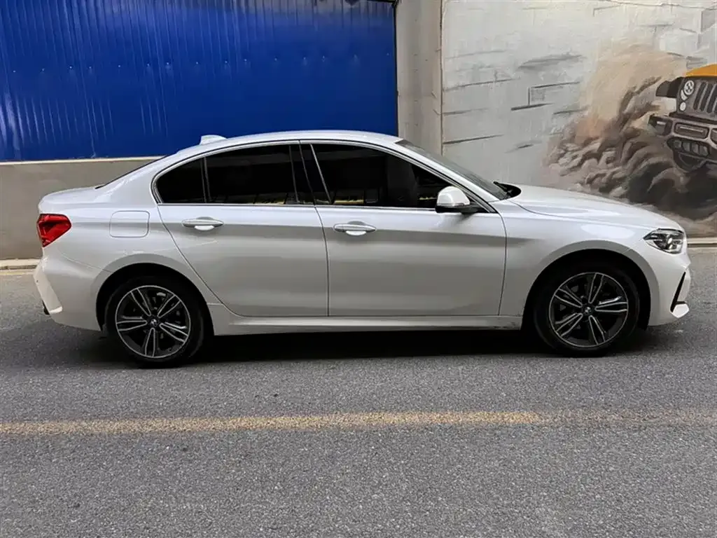 BMW 1 Series 2021 из CN, фото 4