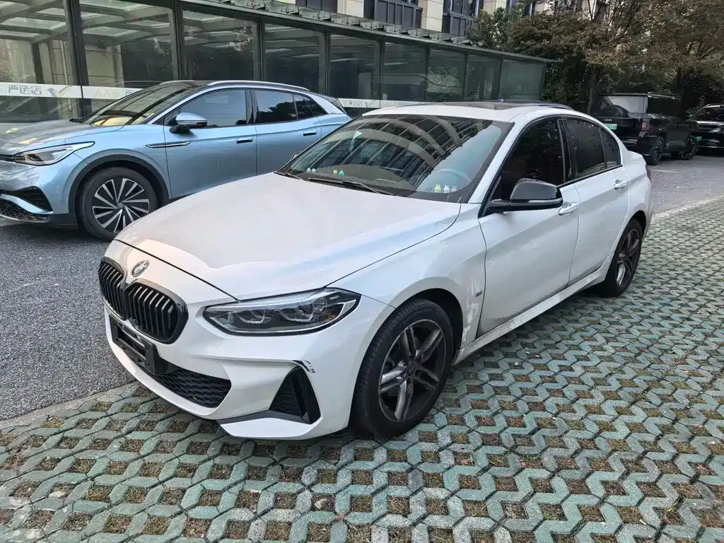 BMW 1 Series 2022 из CN, фото 1