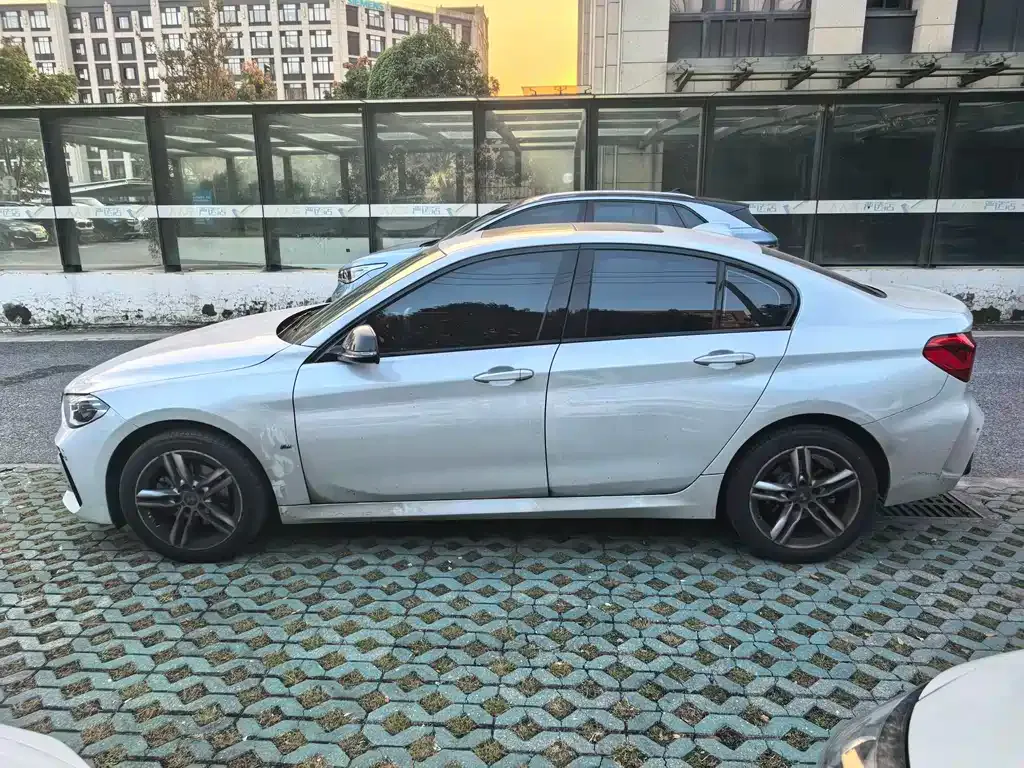 BMW 1 Series 2022 из CN, фото 2