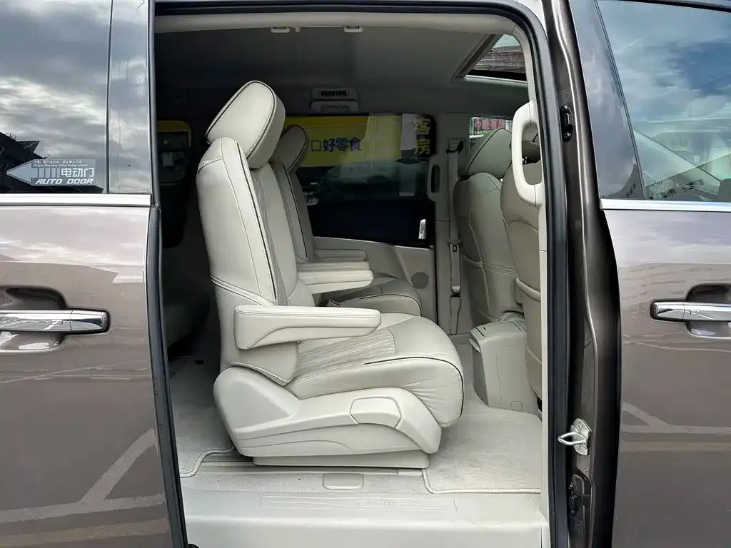 Buick GL8 2022 из CN, фото 9