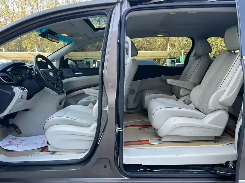Buick GL8 2022 из CN, фото 6