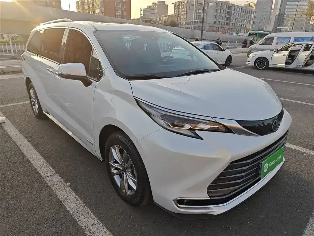 Toyota Sienna 2022 из CN, фото 4