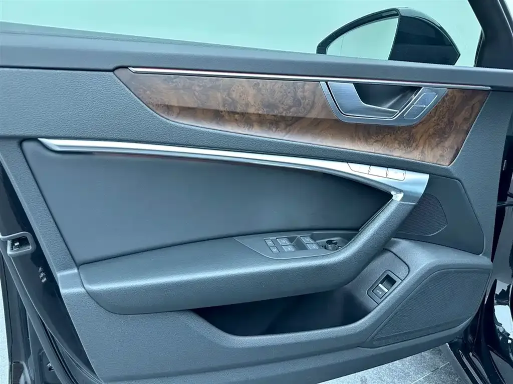 Audi A6L 2023 из CN, фото 7