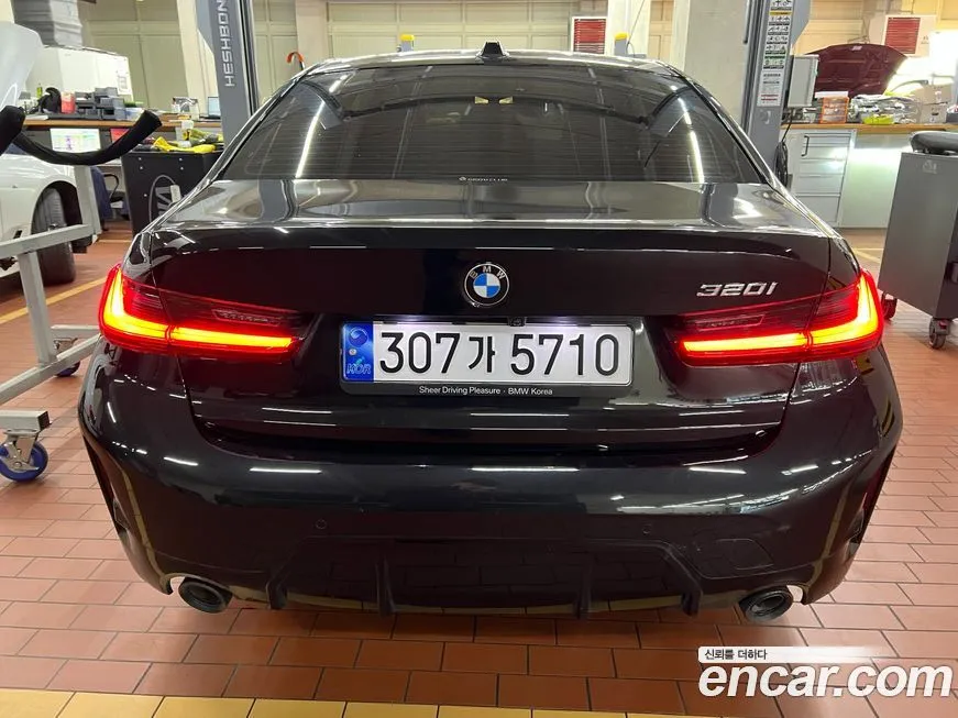 BMW 3-Series 2023 из KR, фото 2