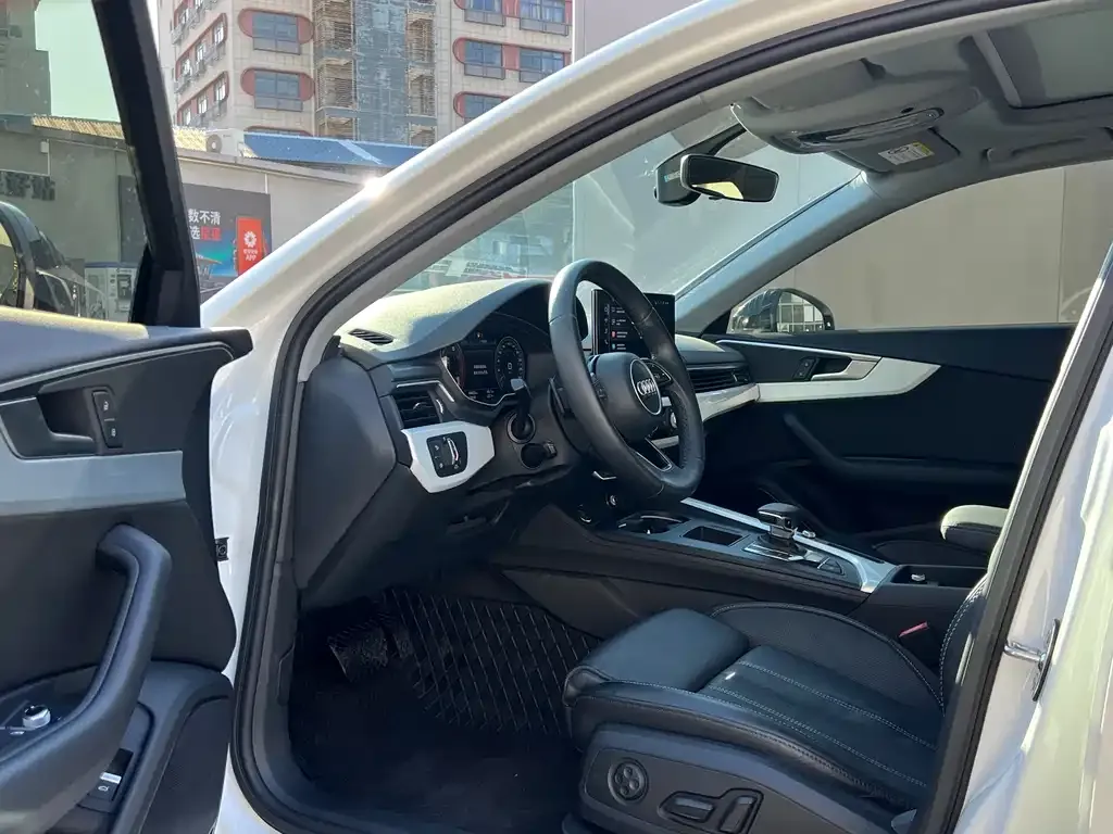 Audi A4L 2024 из CN, фото 4