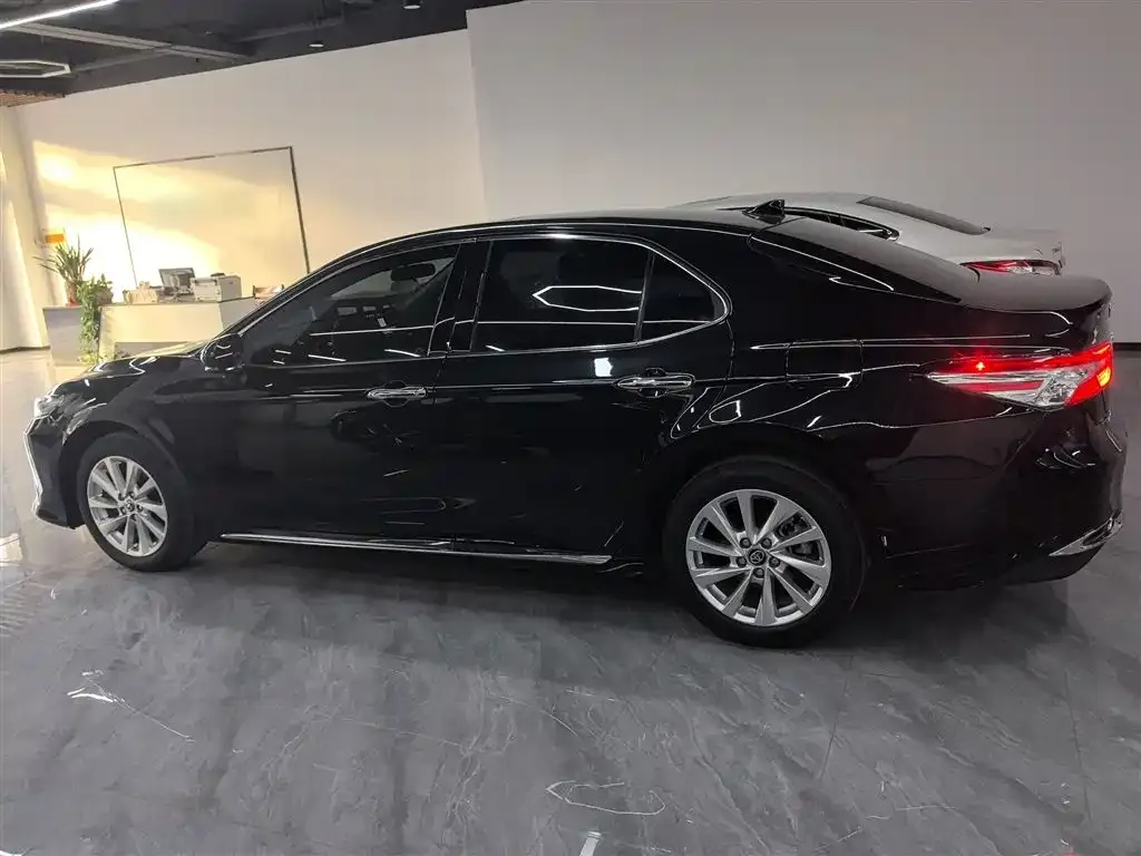 Toyota Camry 2023 из CN, фото 5