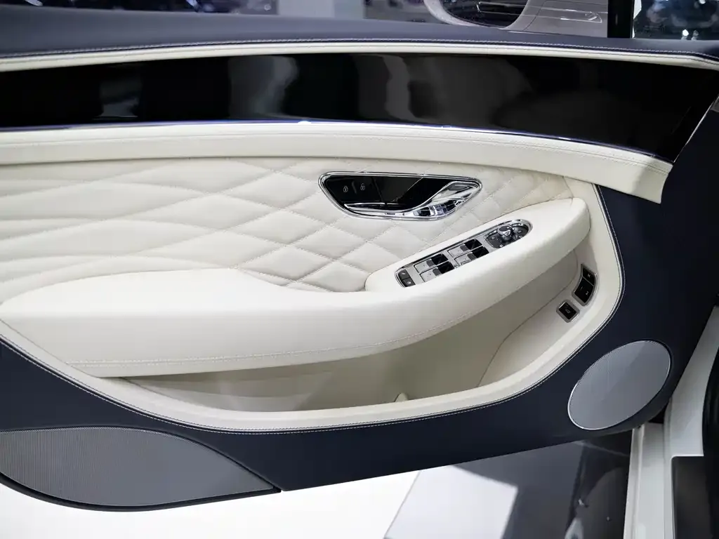 Bentley Continental 2025 из CN, фото 8