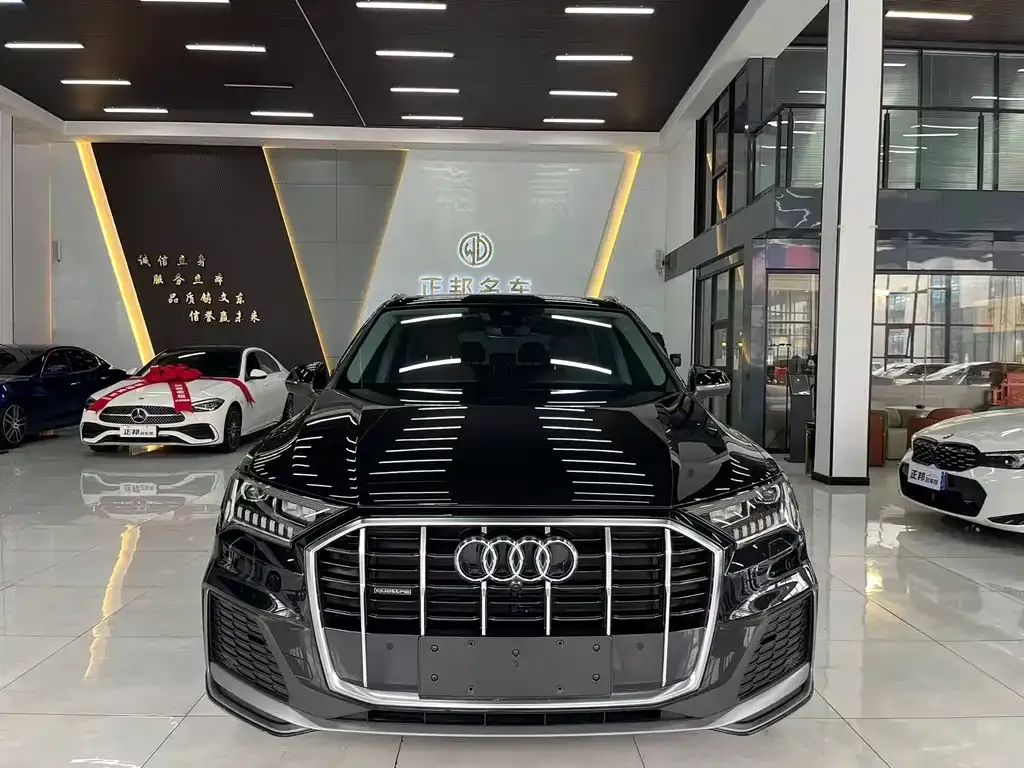 Audi Q7 2024 из CN, фото 2