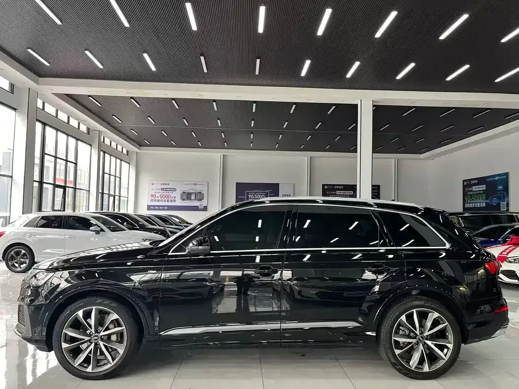 Audi Q7 2024 из CN, фото 3