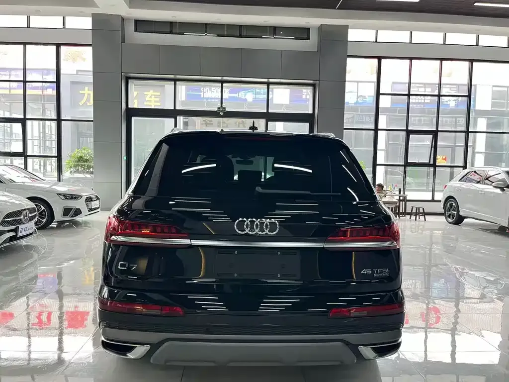 Audi Q7 2024 из CN, фото 4
