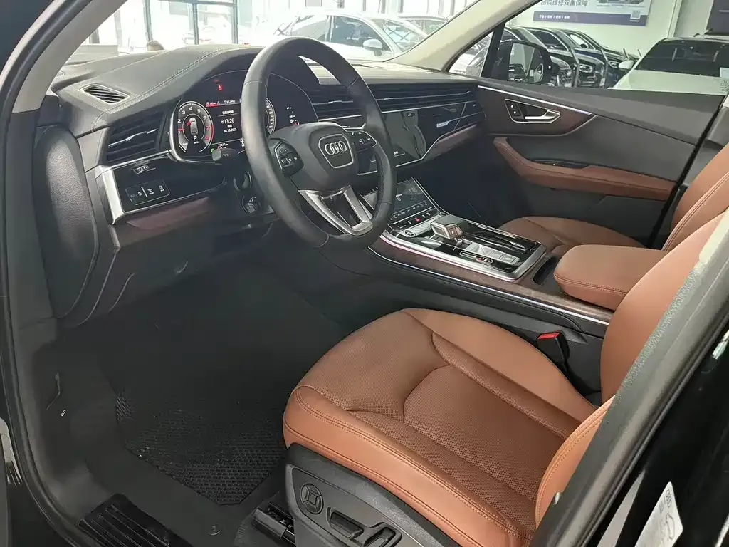 Audi Q7 2024 из CN, фото 6