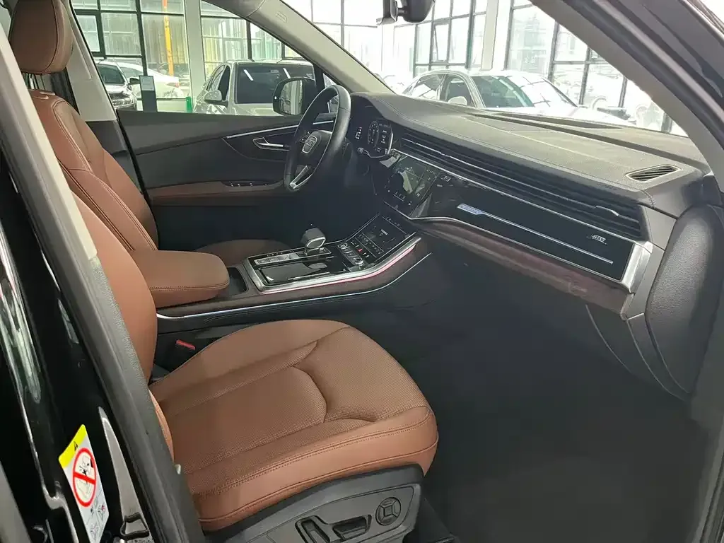 Audi Q7 2024 из CN, фото 7