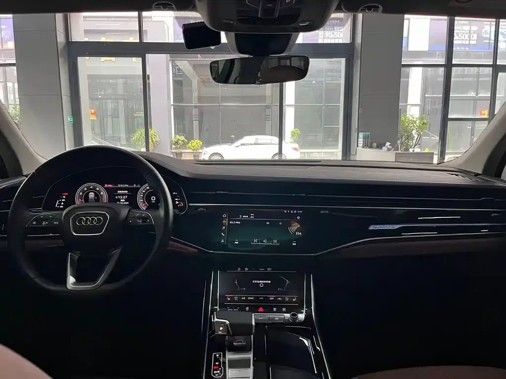 Audi Q7 2024 из CN, фото 8