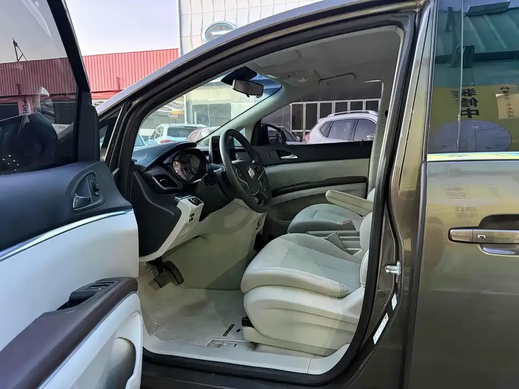 Buick GL8 2023 из CN, фото 7