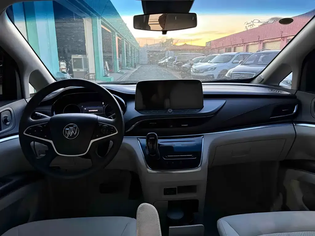 Buick GL8 2023 из CN, фото 9