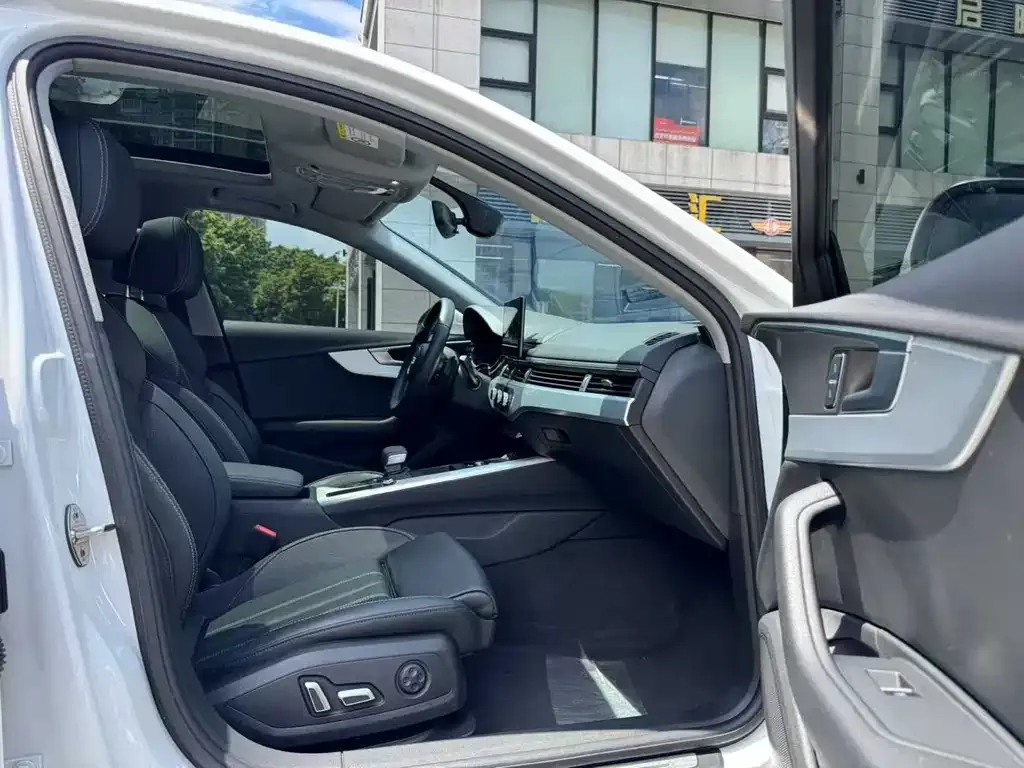 Audi A4L 2024 из CN, фото 3
