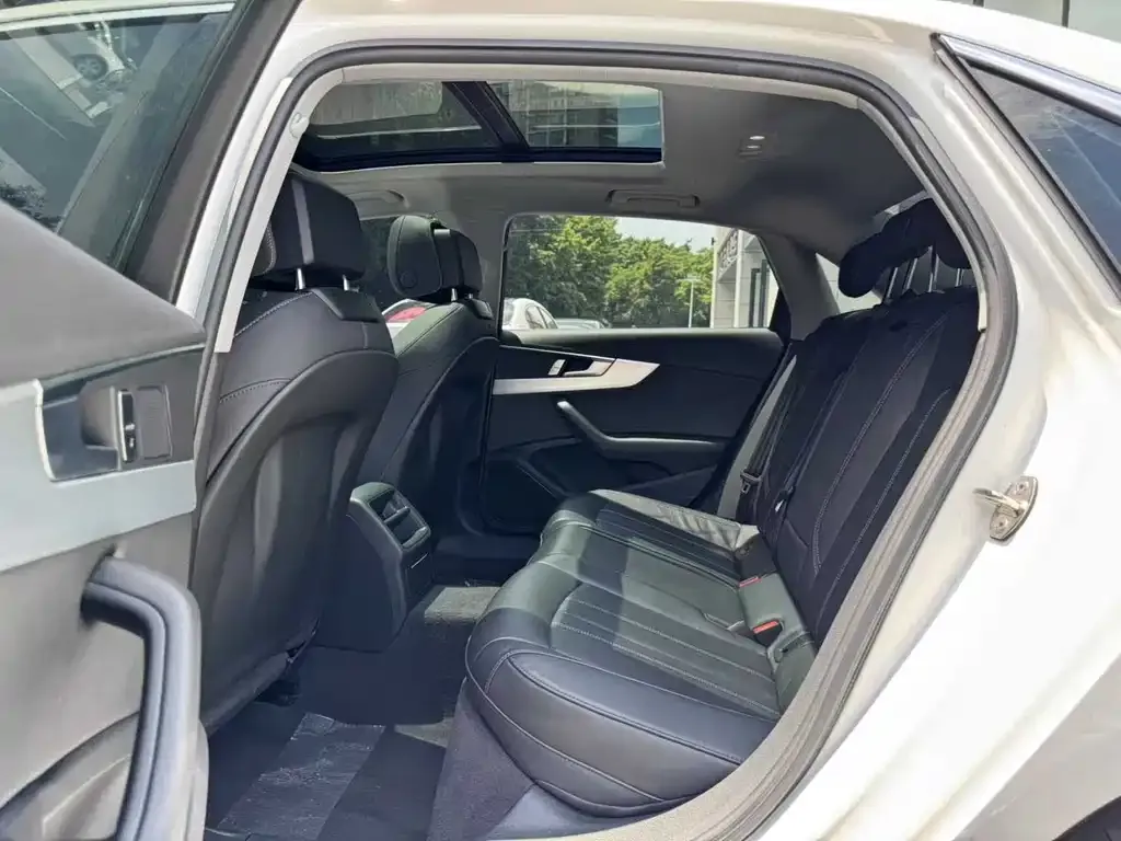 Audi A4L 2024 из CN, фото 7