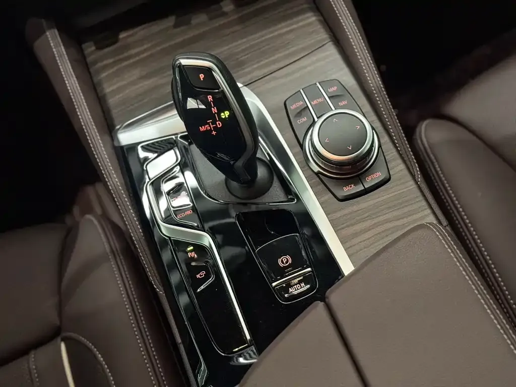 BMW 5 Series 2022 из CN, фото 10