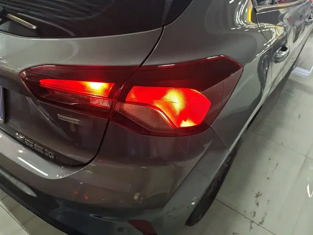 Ford Focus 2023 из CN, фото 8