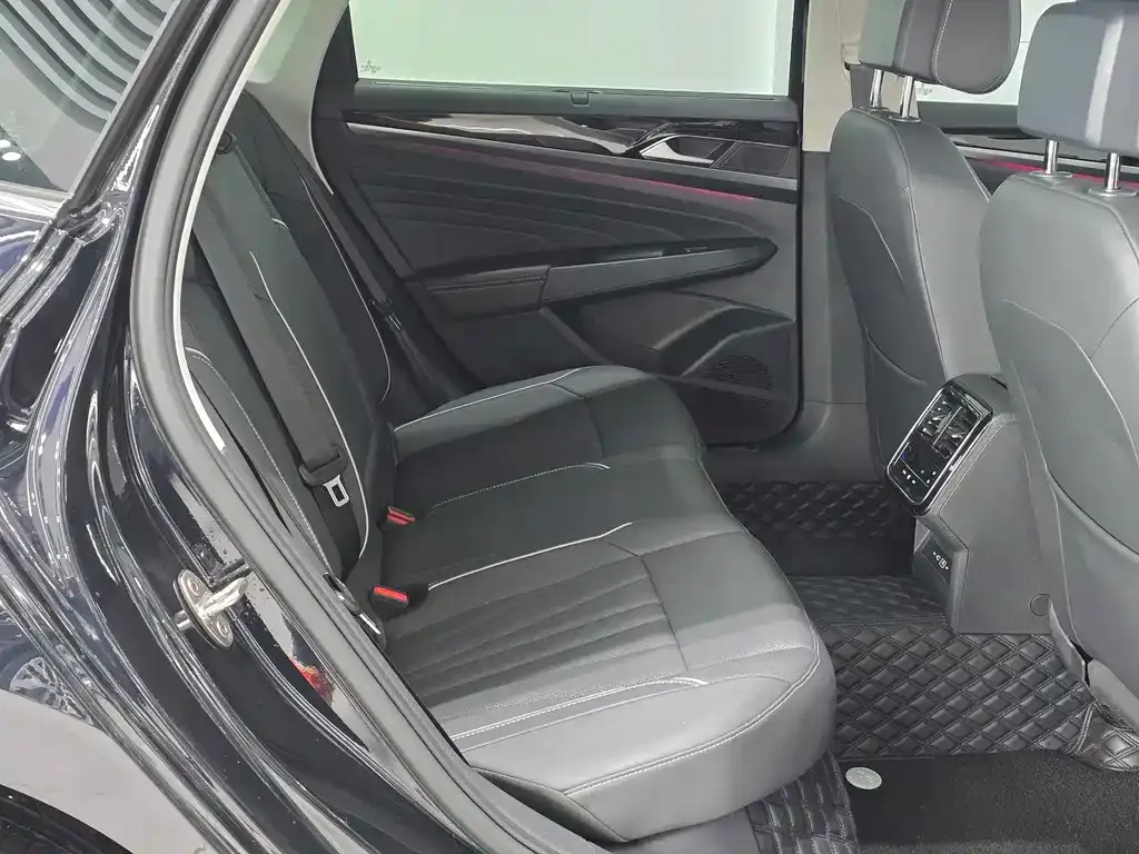 Volkswagen Passat 2024 из CN, фото 10