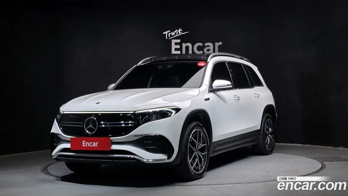 Mercedes-Benz EQB — фото 1