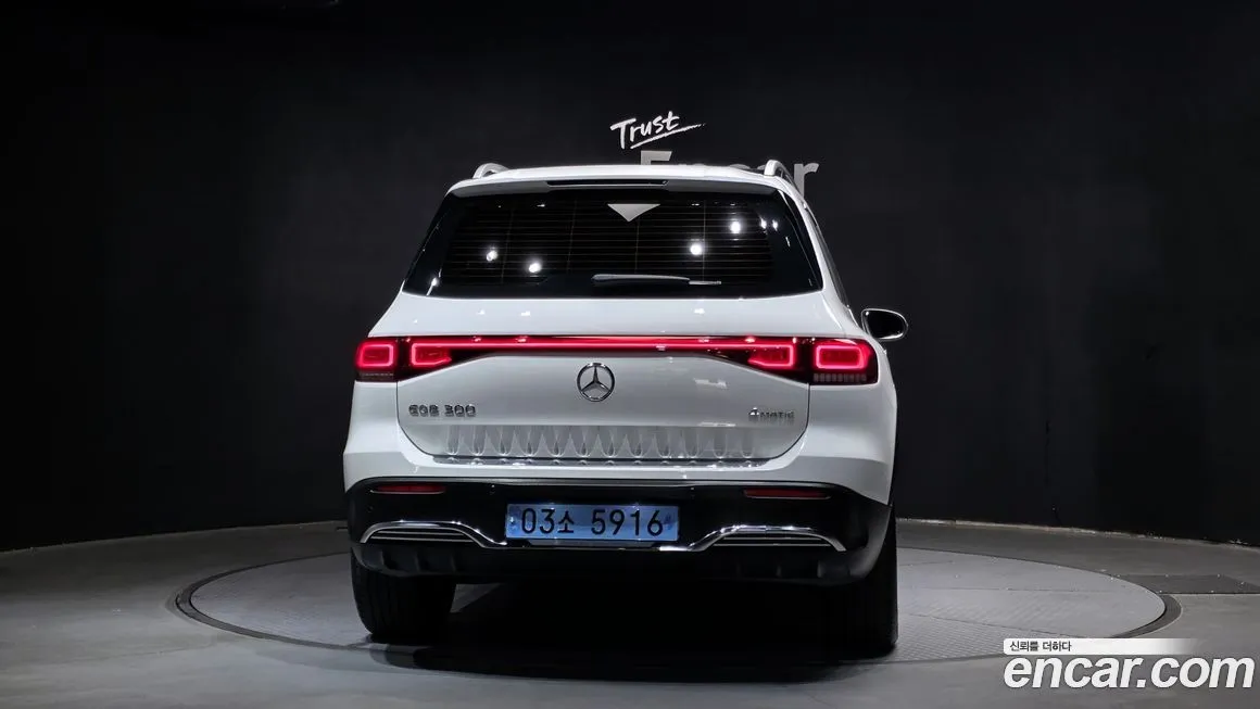 Mercedes-Benz EQB — фото 4